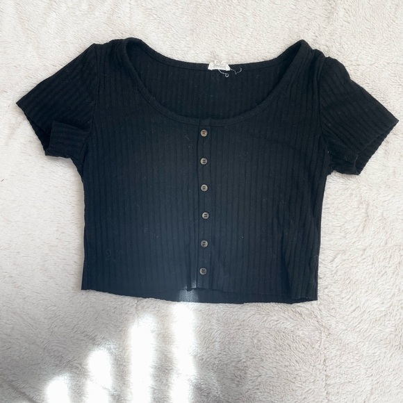 Black cropped button down tee - Picture 1 of 2